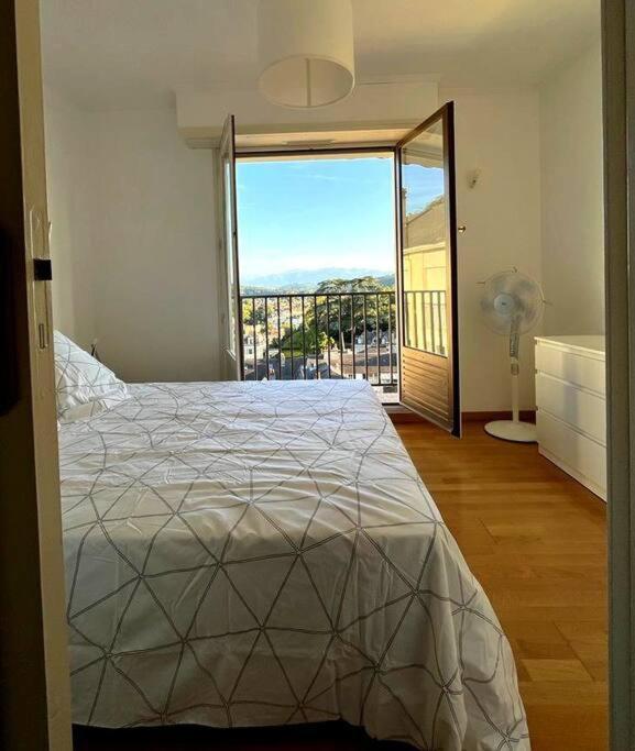 Pau Centre Vue Sur Les Pyrenees Pour 2 Nuits Au Minimum Apartment Exterior foto